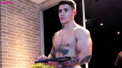 Horny gay men muscle videos - nvdvid.com