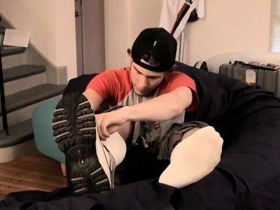 Emo boy licks feet gay xxx Nutt Bustin Big Feet Boy - drtuber.com